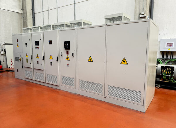 SER Drive de alta potencia para motores de anillos rozantes en aplicaciones de molienda minera